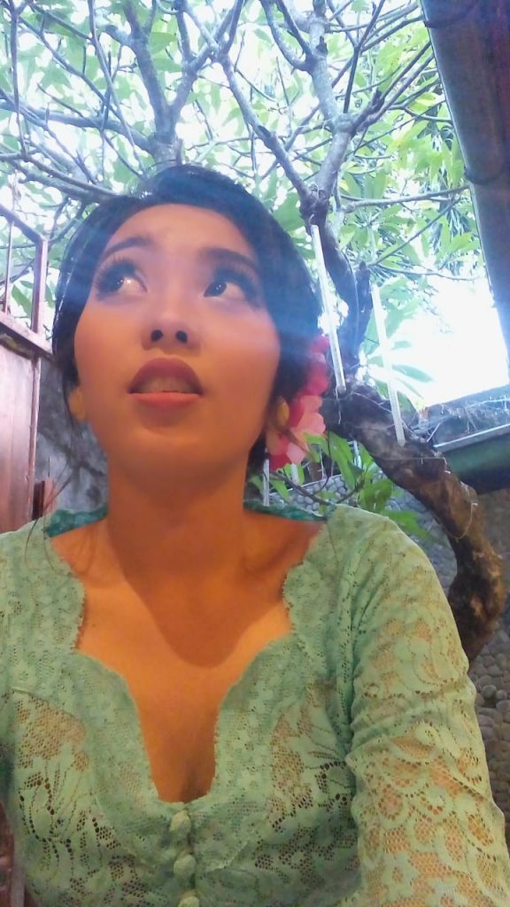Gadis Bali jegeg ayu cantik - tujung krisna darmawati